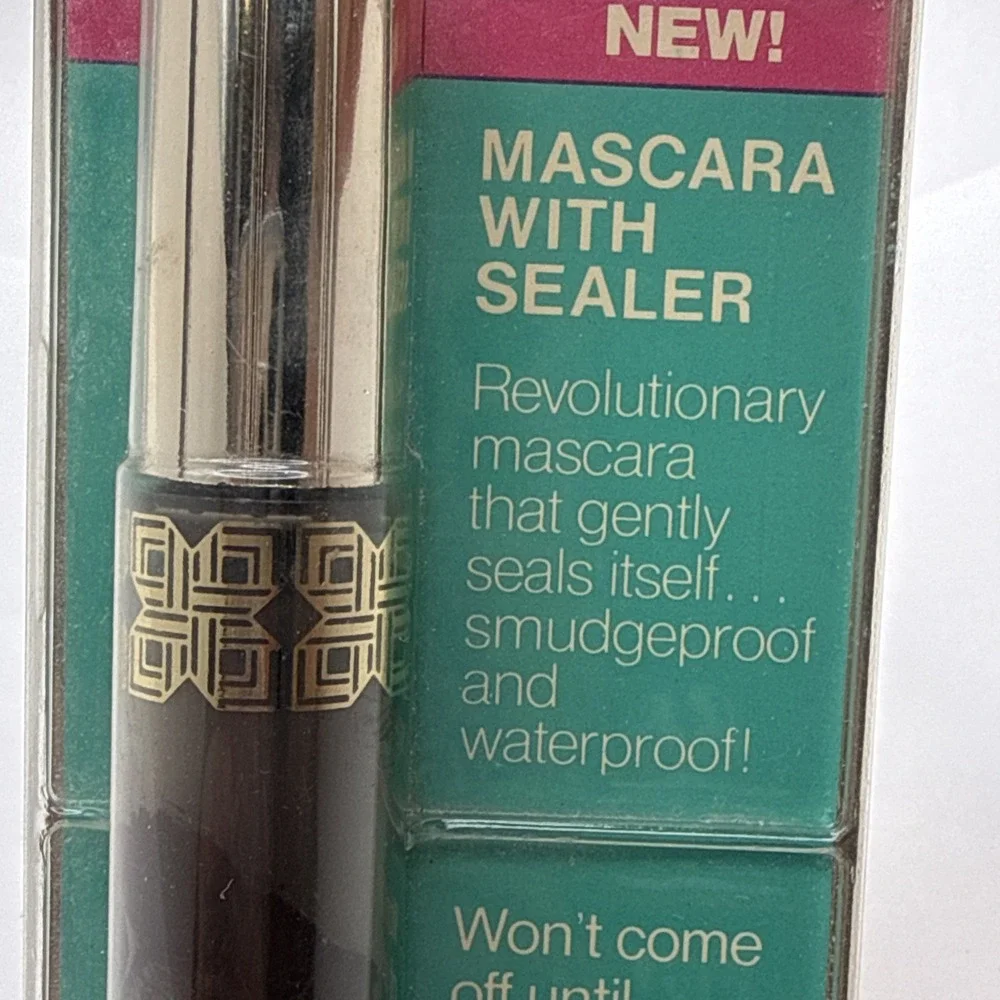 Aziza eyes mascara